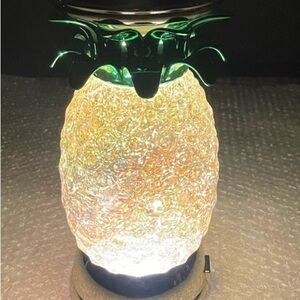 BRAND NEW BATH AND BODY PINEAPPLE GLITTER WATER-GLOBE LIGHT UP CANDLE HOLDER